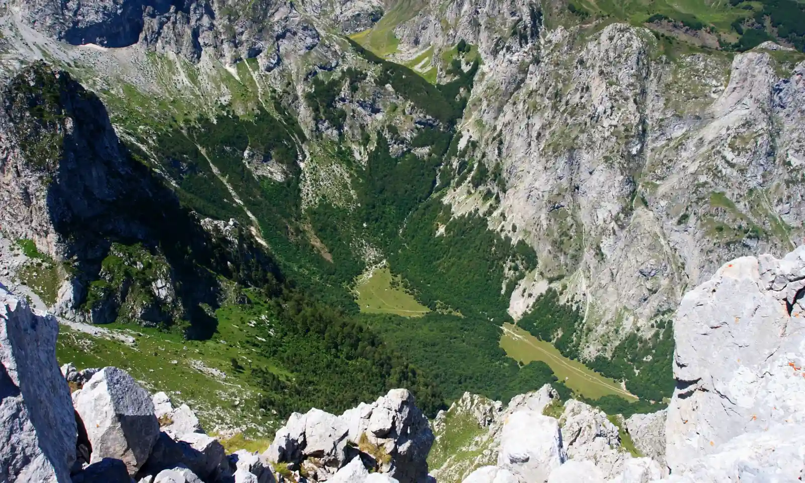 Dolina Grebaje sa vrhovima Karanfili
