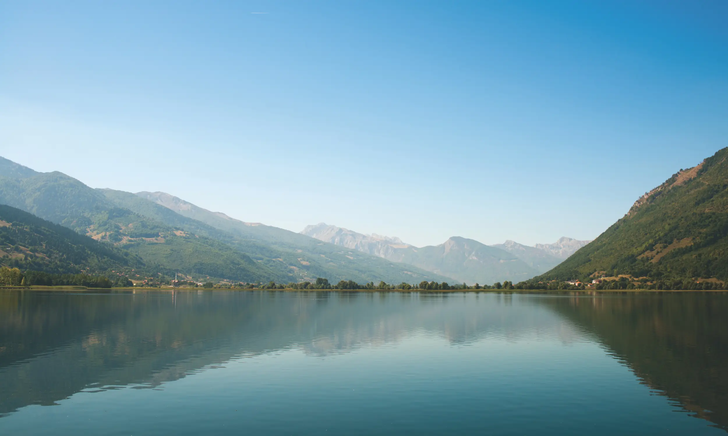 Plavsko jezero ispod planina